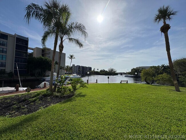 Building Photo - 12 Royal Palm Way