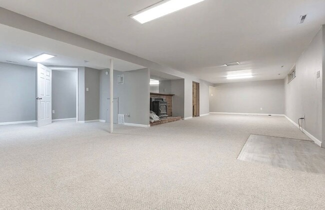 Building Photo - Charming 5 Bedroom/3 Bathroom Home with Large Finished Basement in Catonsville, MD!