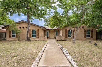 Building Photo - 805 N Fielder Rd
