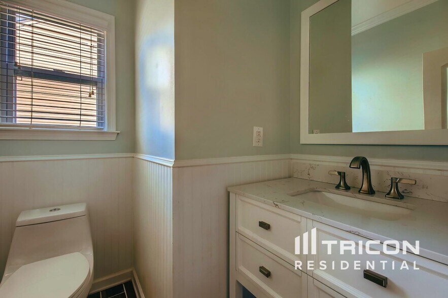 Building Photo - 2102 Eddie Massey Ln