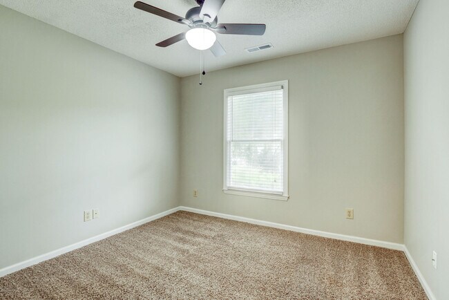 Building Photo - 203 Wagon Wheel Way