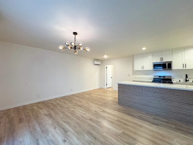 Building Photo - 170 E 2nd St