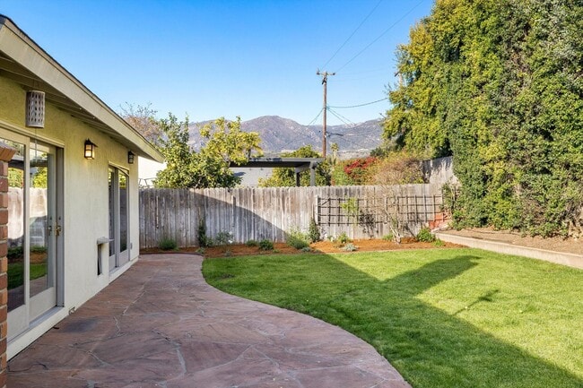 Building Photo - 504 Consuelo Dr