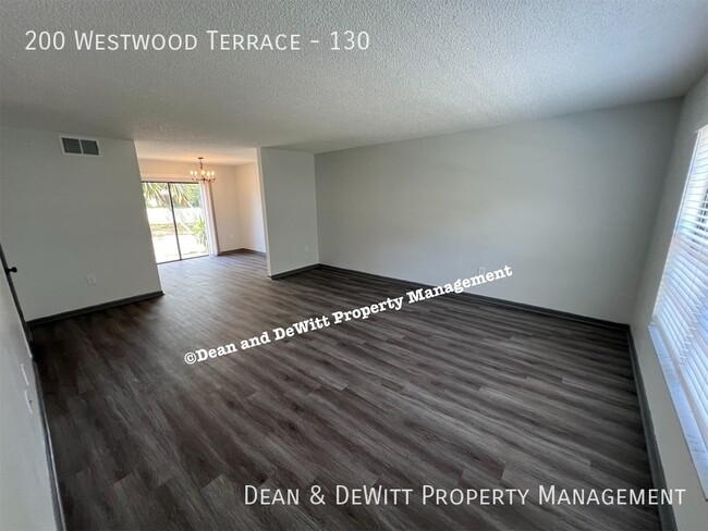 Building Photo - 2/1.5 Townhome w/ Pool - For Rent