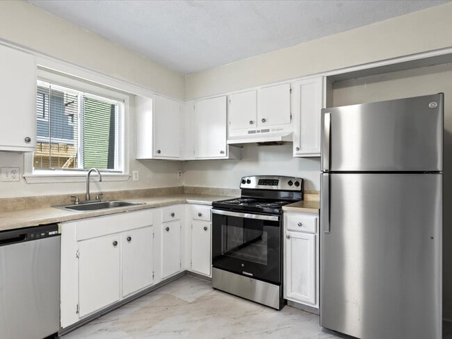 Building Photo - 8633 Madera Ct