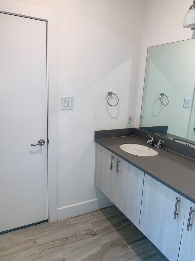 Building Photo - 10209 Las Nubes Ave