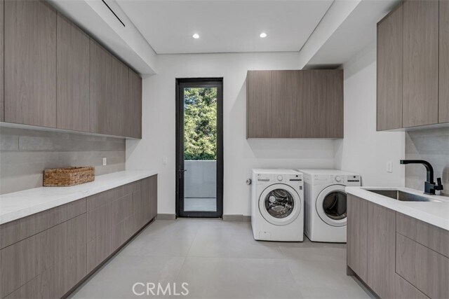 Building Photo - 13016 Chandler Blvd