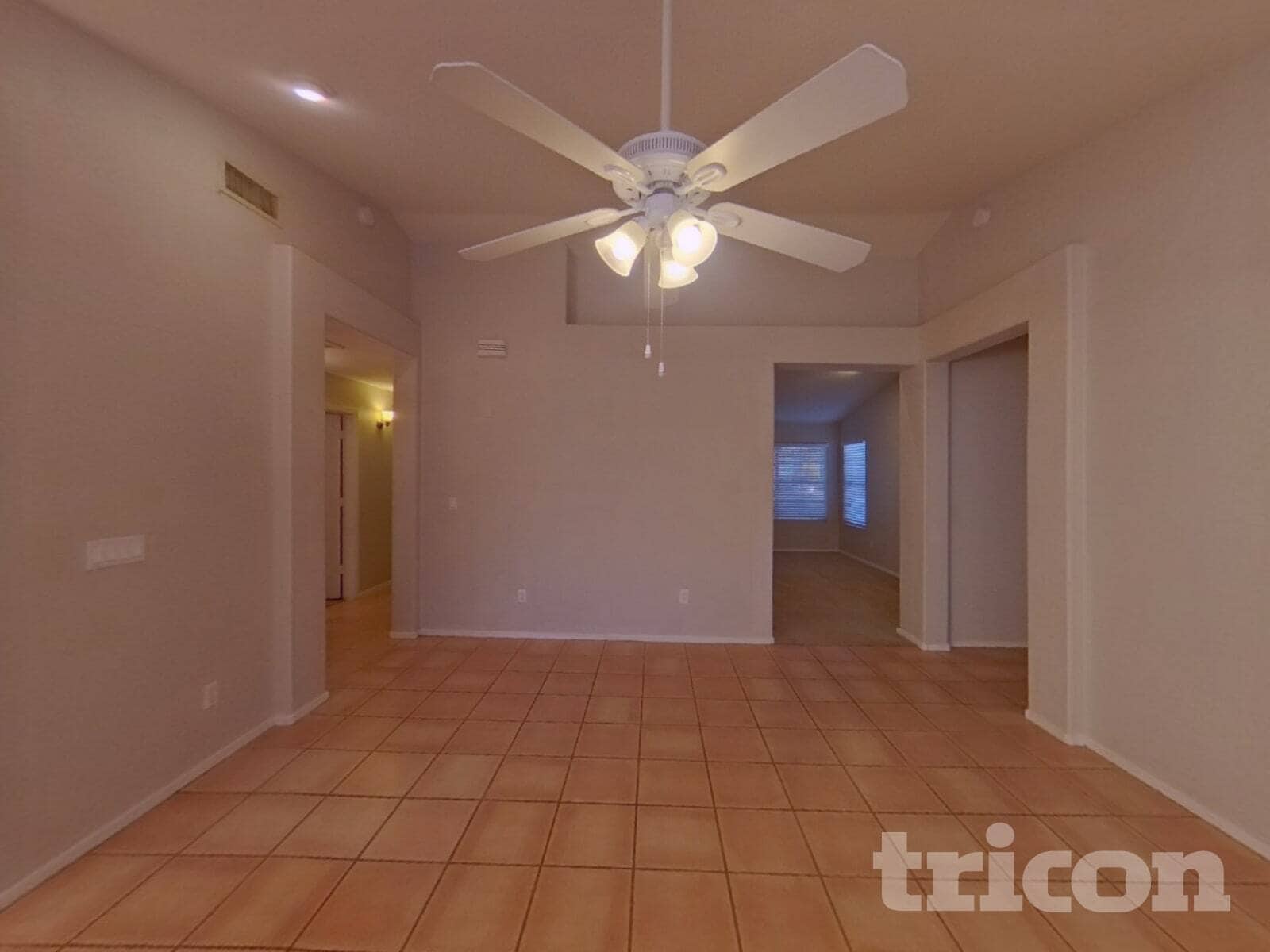 Building Photo - 1411 W Villa Theresa Dr