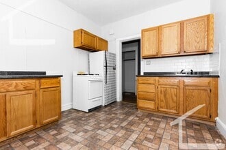 Building Photo - Nicely updated 1 bed in a prime location n...