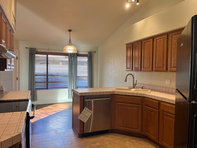 Building Photo - 187 W Amanda Ln