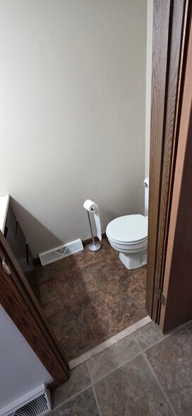 Building Photo - 5635 London Dr