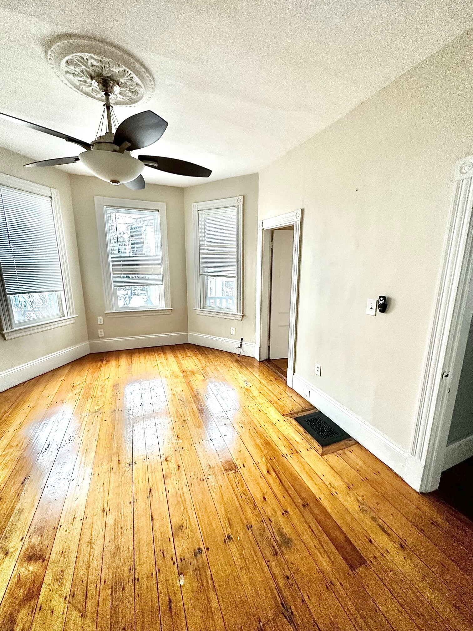 Building Photo - 3243 Washington St