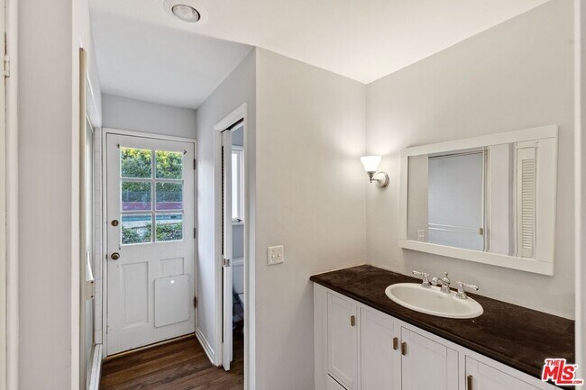 Building Photo - 905 Napoli Dr