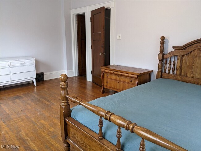 Building Photo - 30 Casterton Ave