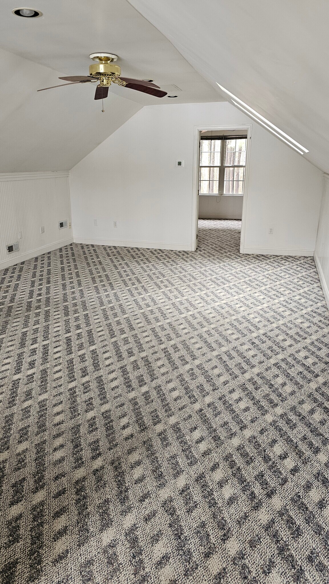 Building Photo - 100 Fox Run Ln