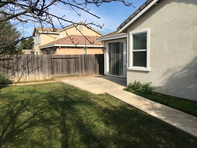 Building Photo - 3 Bed| 2 Bath | 1540 SF | 2 Car Garage | Single Story | Tenant pays $175 monthly for WS&G