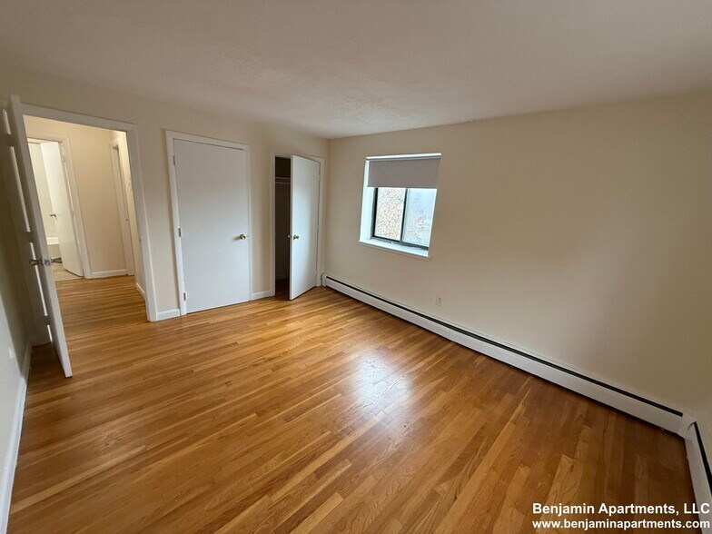 Building Photo - 99 Dustin St