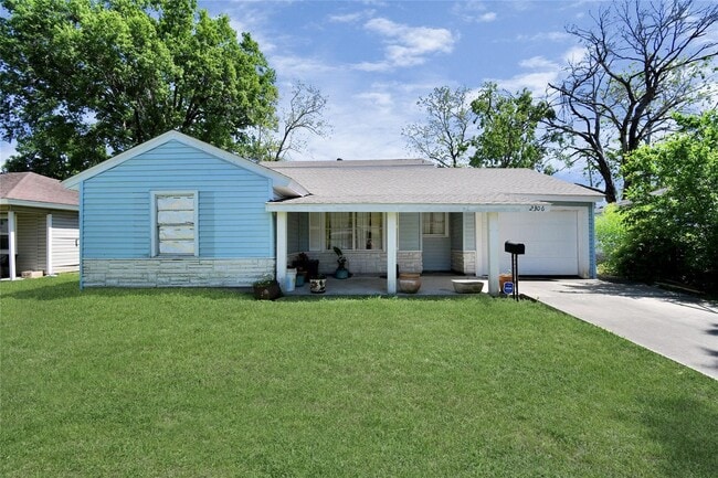 Building Photo - 2306 Garvey Dr