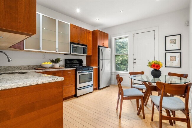 Building Photo - 178 Hyde Park Ave