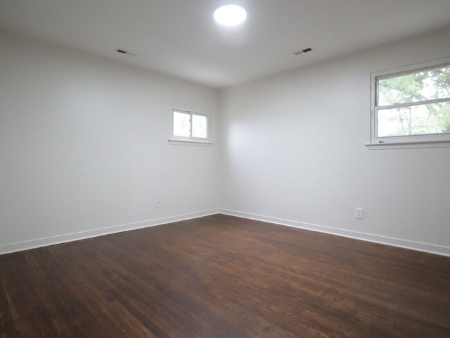 Building Photo - Newly Updated 3-Bed / 1.5-Bath Home with Deck