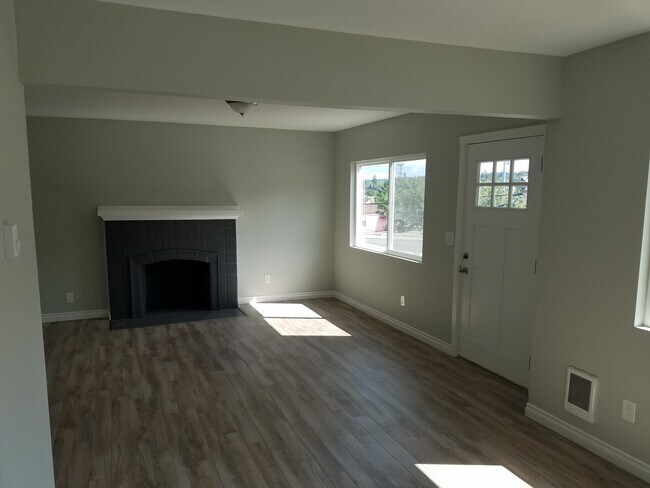 Building Photo - 9253 51st Ave S