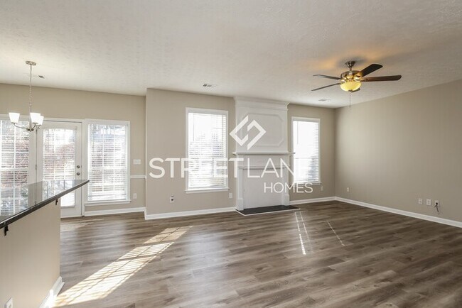 Building Photo - NOW OFFERING FIRST FULL MONTH FREE!