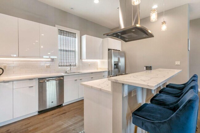 Building Photo - 3737 Bienville Ave