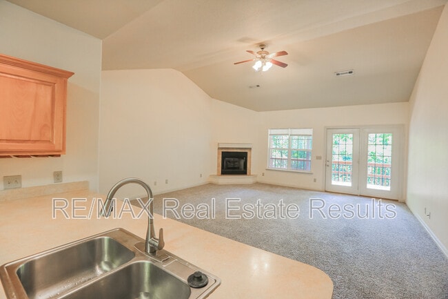 Building Photo - 6 Walford Ln