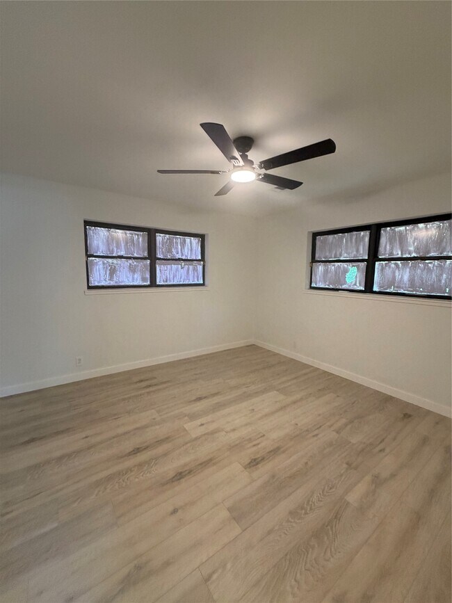 Building Photo - 143 Hollyvale Dr