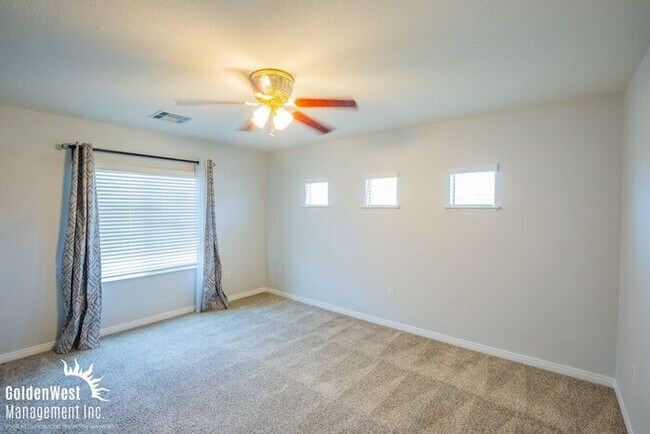 Building Photo - Stylish 5Bdm 4.5Ba Home in Las Vegas.