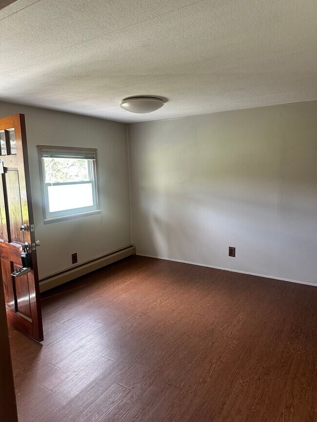 Building Photo - 3 Bed / 1.5 Bath Single-Family Home – Near Shippensburg Borough