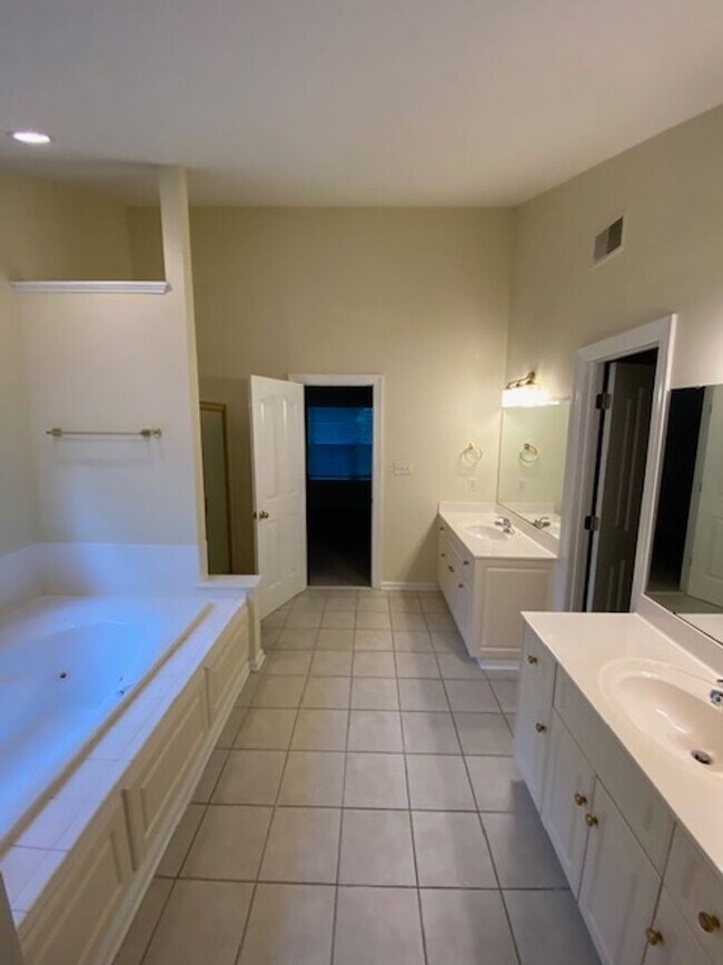 Building Photo - 506 Eagle Pointe Dr