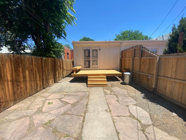 Building Photo - Beautiful 2 Bed 1 Bath Rowe Home in Washington Park Neighborhood