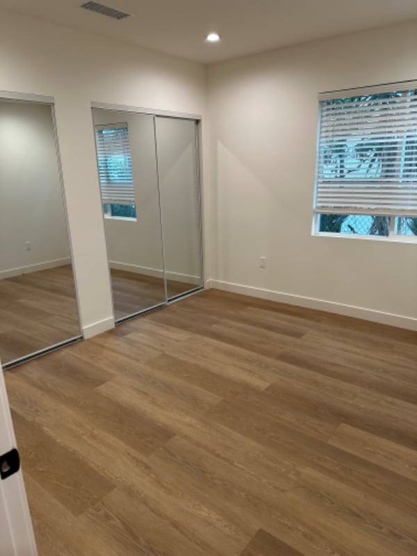 Building Photo - 2010-2010 Vineyard Ave