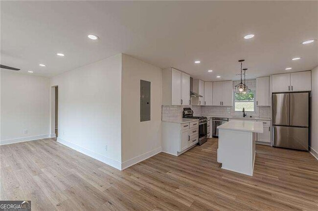 Building Photo - 525 Rosemont Dr