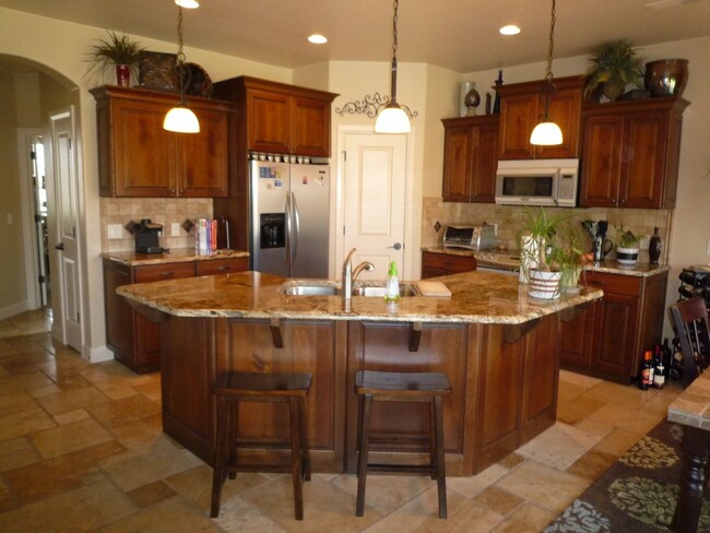Building Photo - Beautiful Single Level Property with a Big...