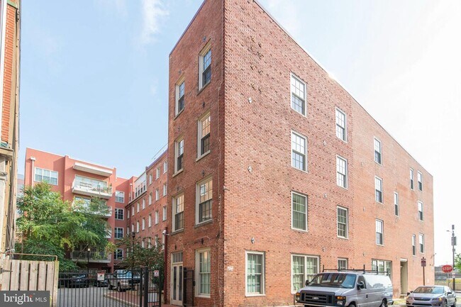 Building Photo - 22 N Front St