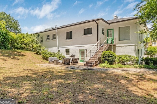 Building Photo - 2100 Cascade Rd