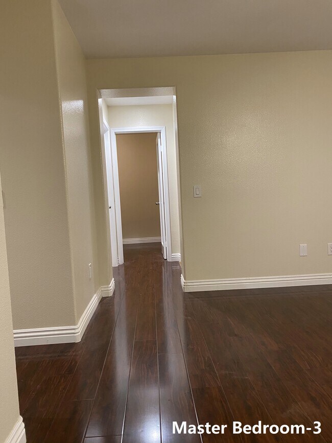 Building Photo - 31750 Paseo de Castaic