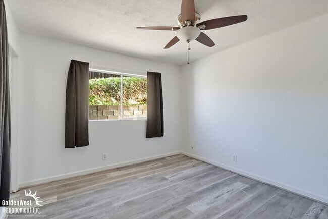 Building Photo - Updated 3Bdm 2 Ba Single Story Home with Detached Garage in the Heart of Lakeside