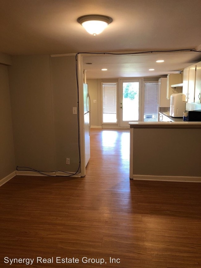 Building Photo - 3 br, 2 bath Apartment - 2819 White Oak