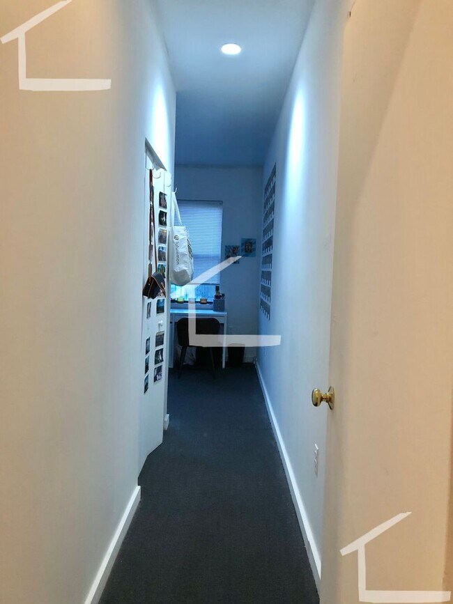 Building Photo - No Brokers Fee, Large 3 Bedroom in South End, Eat-in Kitchen, Dishwasher, Laundry on a Site