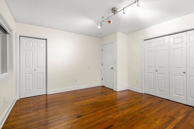 Building Photo - 9702 SW Brookside Dr