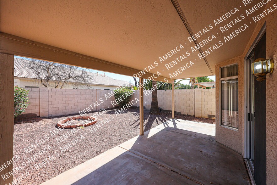 Building Photo - 13874 W Wilshire Dr