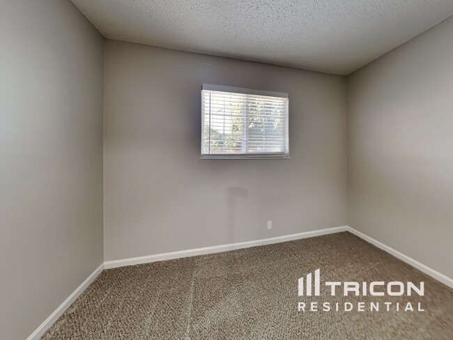 Building Photo - 2239 Fremont Ct
