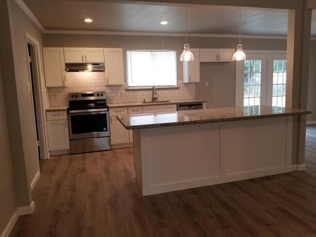 Building Photo - 1932 W Decker Ave