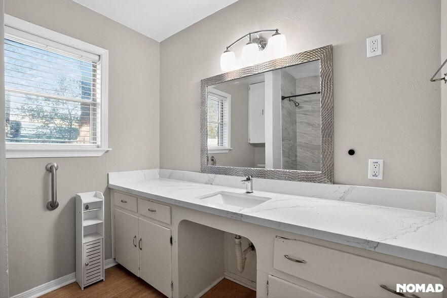 Building Photo - 210 Mize St