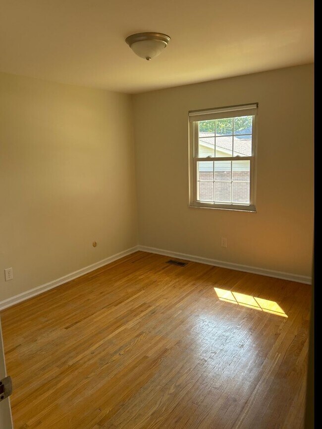 Building Photo - 1130 Heathshire Dr