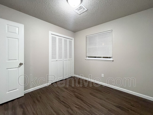 Building Photo - 106 Thompson Dr