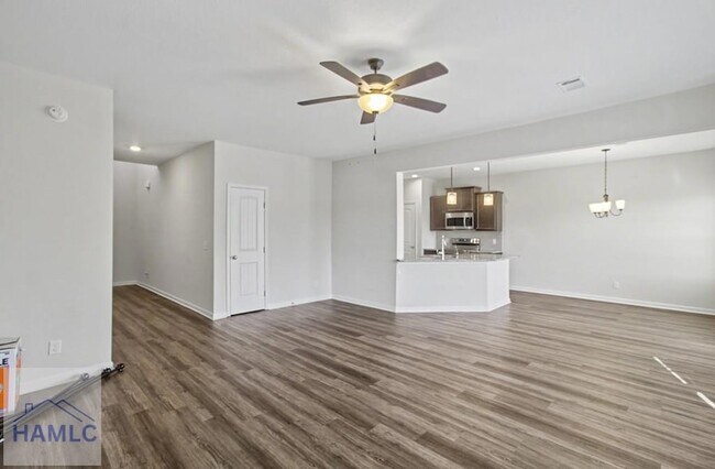 Building Photo - 121 Battalion Ln